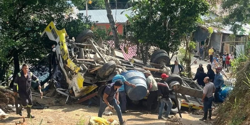 Volcamiento de vehículo en Vegalarga dejó una persona lesionada